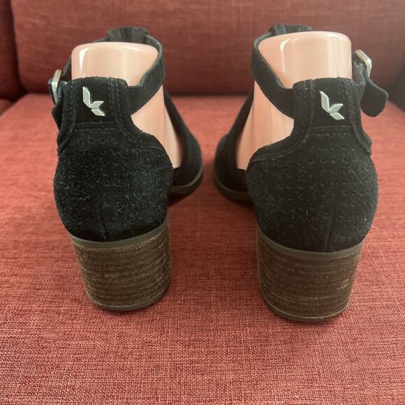 Koolaburra By UGG Ashlyn Black Suede Heeled Peep Toe Sandals Shooties Shoes 7M - Picture 4 of 7